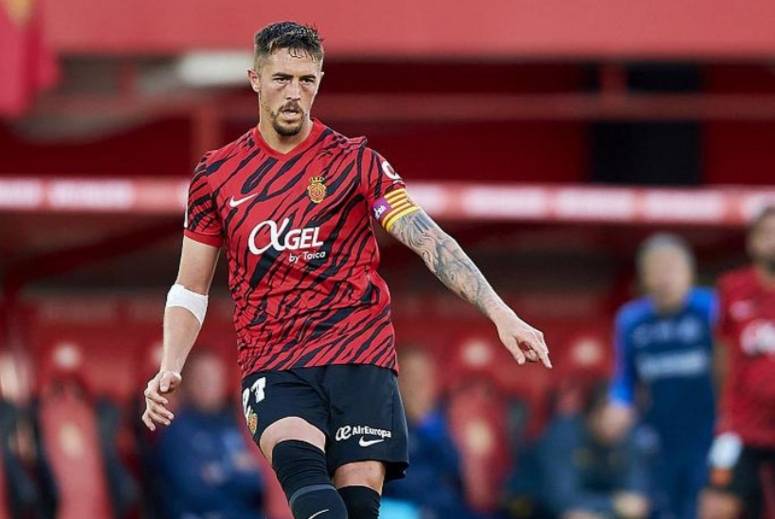 开云体育app-关于巴列卡诺中场因伤下场，球队状态受困的信息