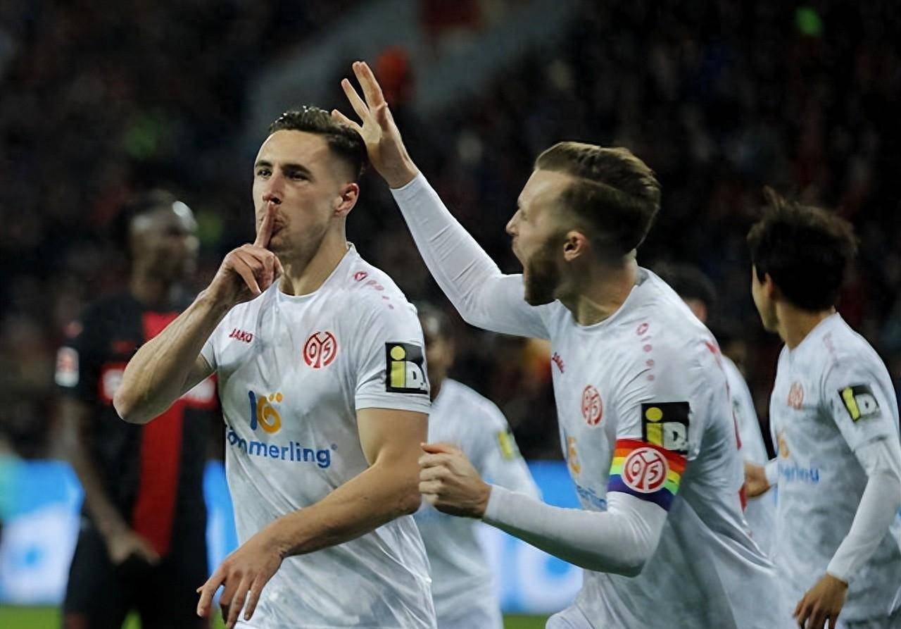 开云体育-关于法兰克福球员感染新冠病毒暂时无法上场比赛的信息