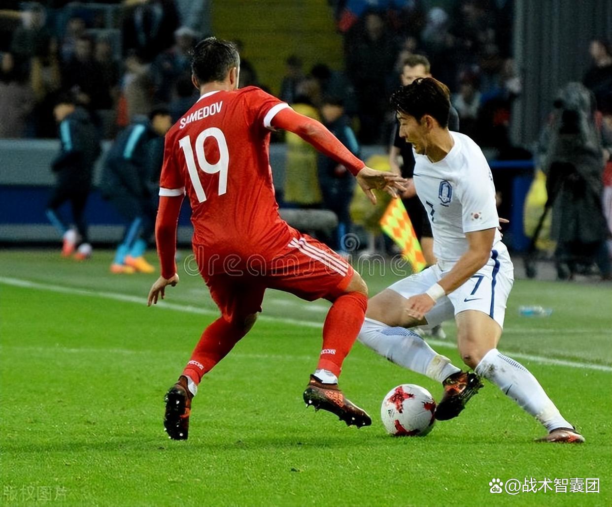 开云体育亚洲官网-足球场将见证两支球队的交锋