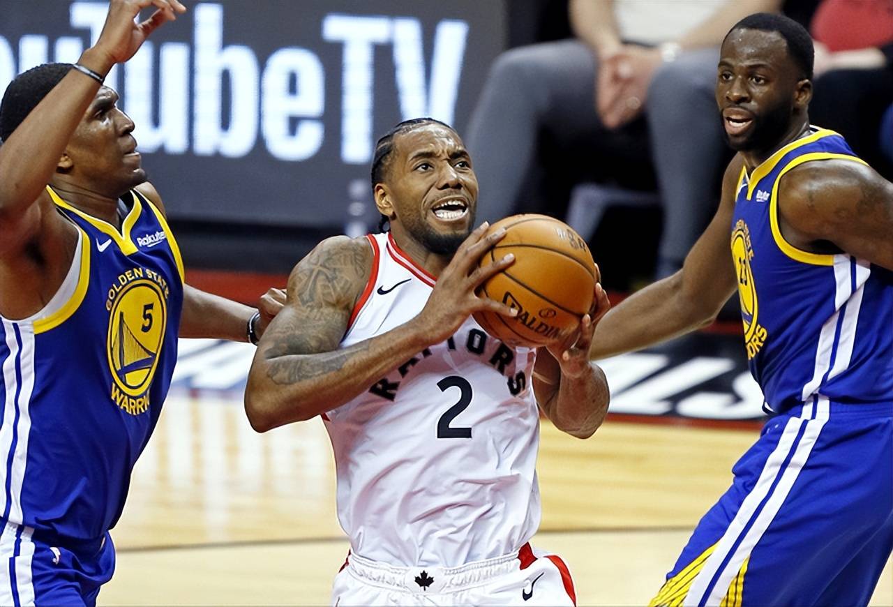 猛龙主场凯旋,伦纳德带领全队逆转击败对手 猛龙主场凯旋,伦纳德带领全队逆转击败对手