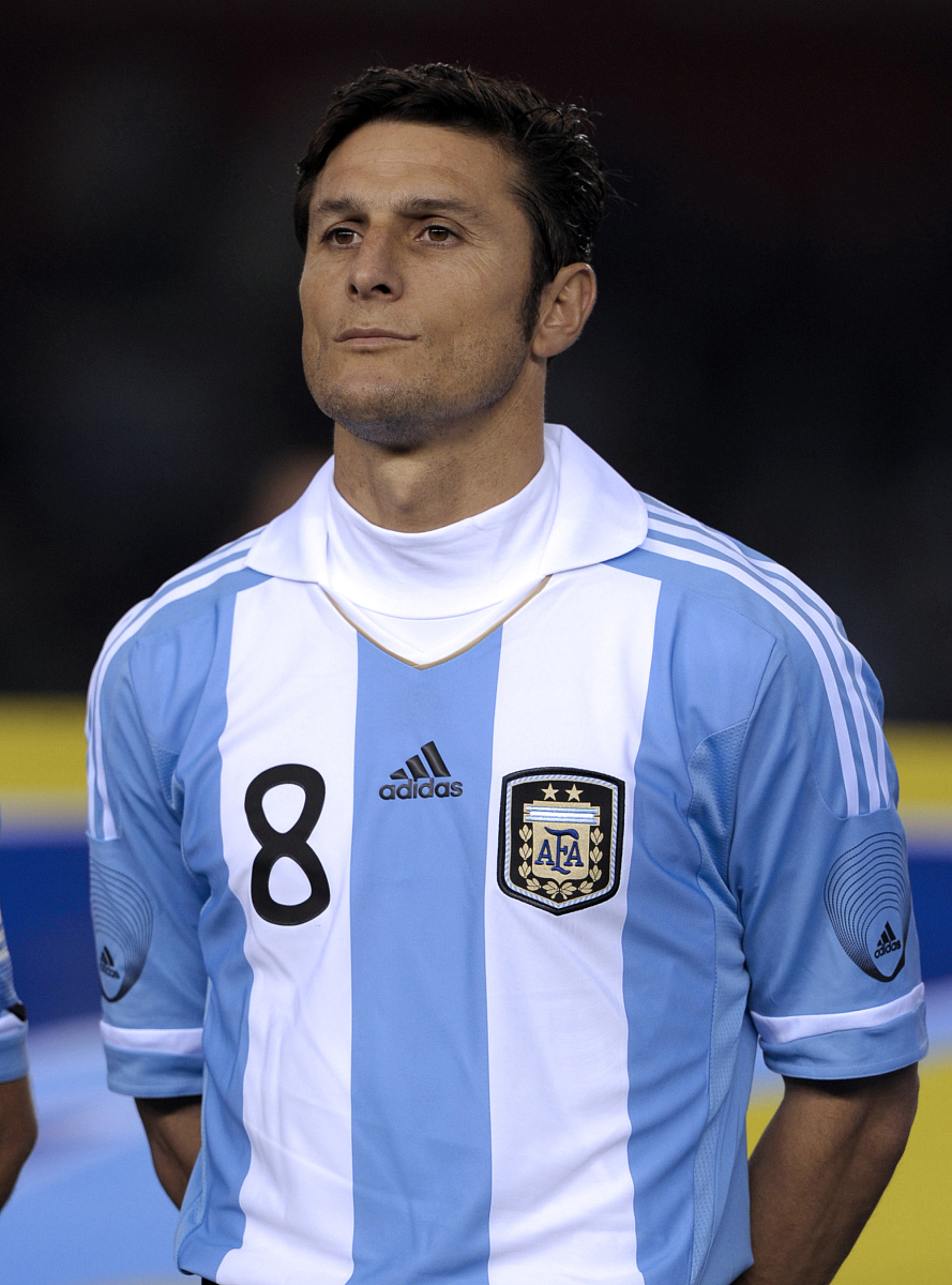 非洲篮球赛事备受瞩目，运动员精彩表现