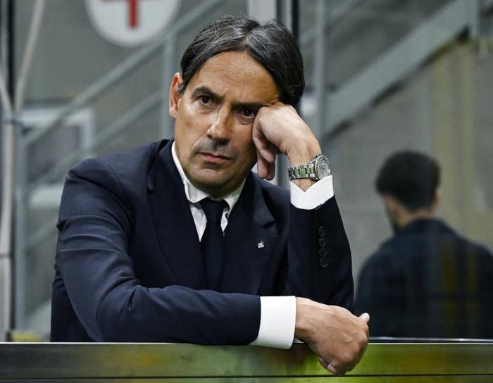 夏蒙尼教练团队研究对手战术,备战全力以赴 夏蒙尼教练团队研究对手战术,备战全力以赴