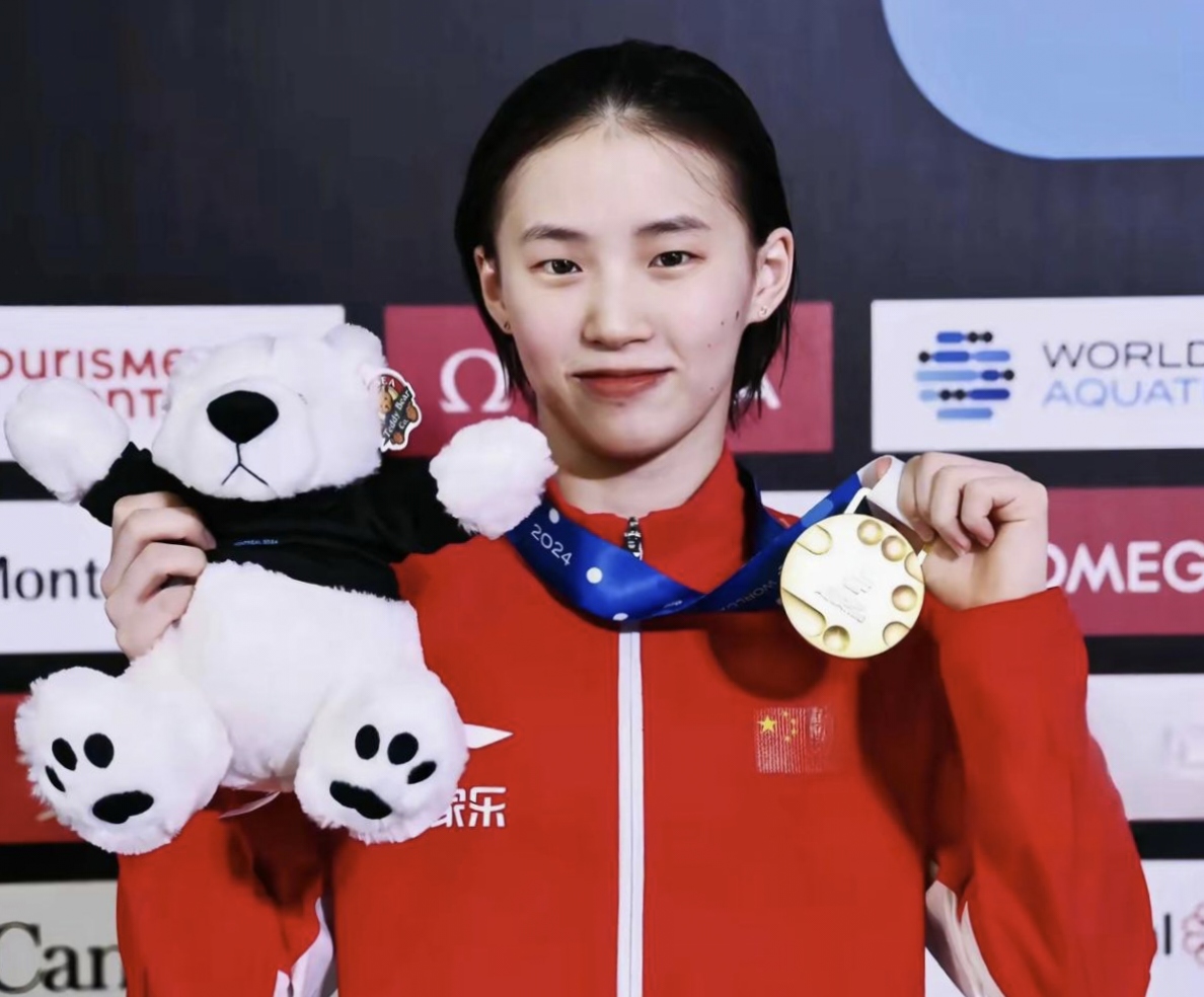 开云体育网页版-女足球运动员在国际比赛中勇敢奋斗