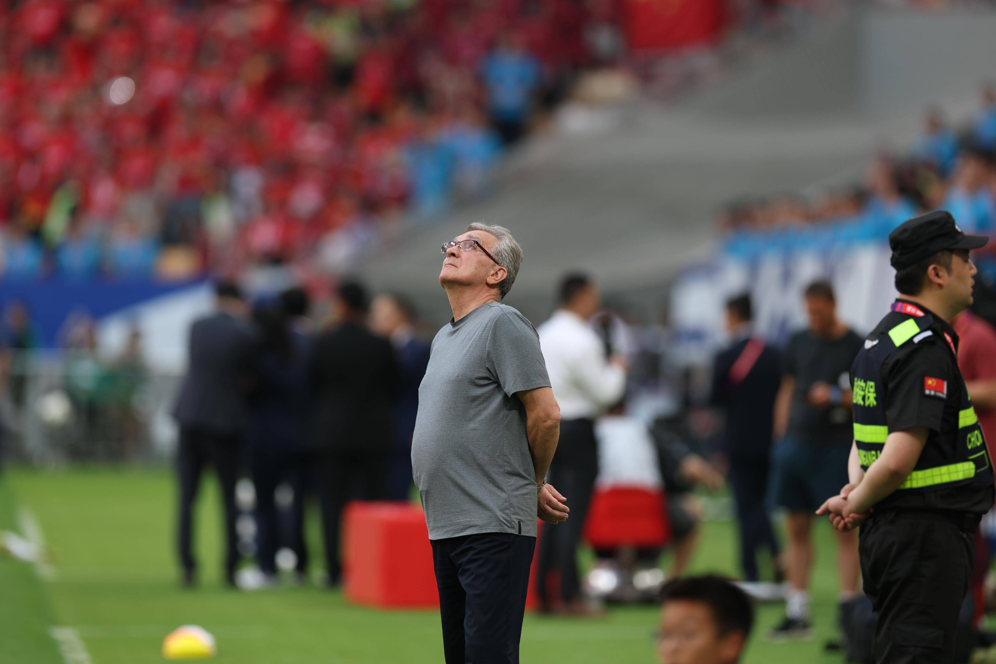 包含高洪波出任河北华夏幸福主帅，球迷期待新气象的词条