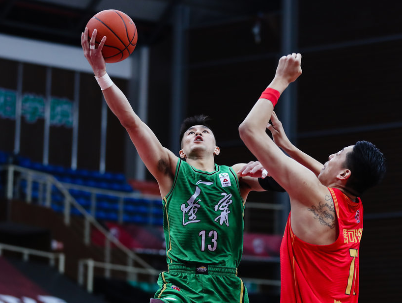 尼姆与勒阿弗尔激战，双方球员表现亮眼