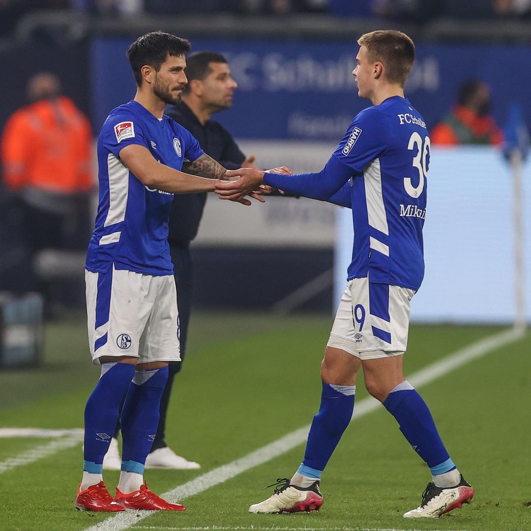 开云体育app-包含沙尔克队长发威，带领球队取得胜利的词条