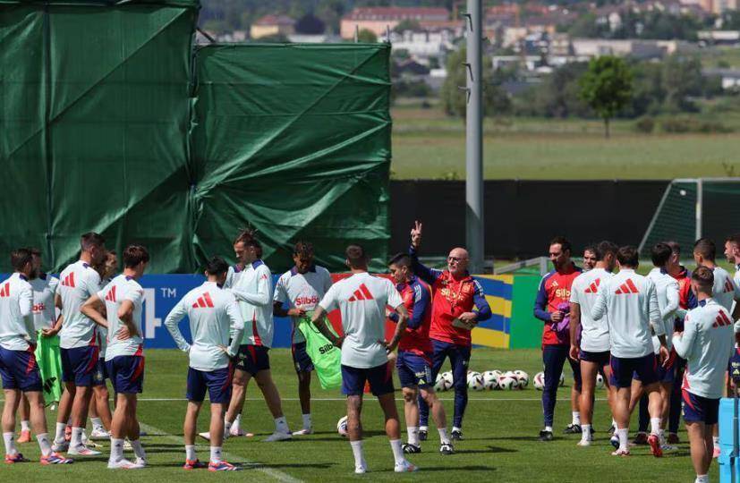 包含卫冕冠军葡萄牙不敌匈牙利，小组出线前景不妙的词条