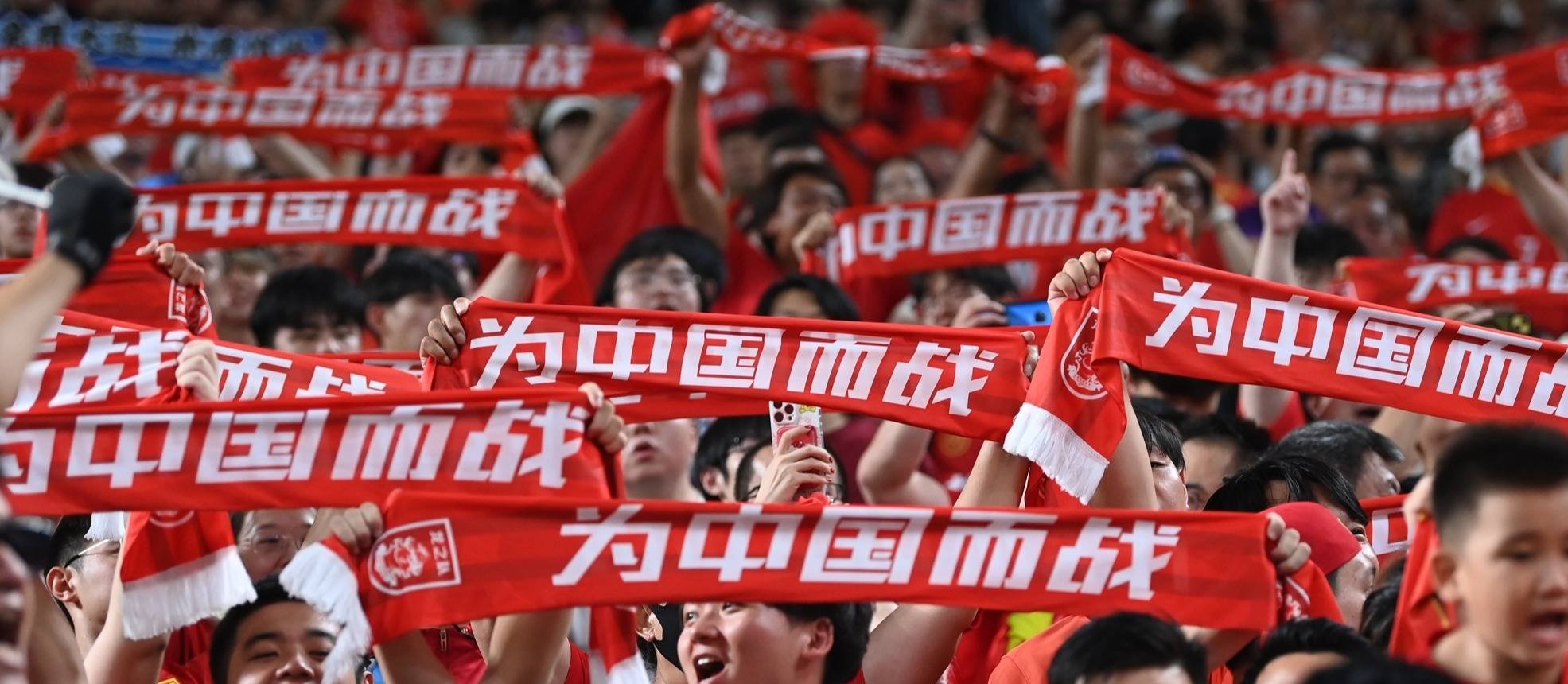 开云体育入口-关于国内足球赛事吸引大批球迷观看，激情迸发的信息