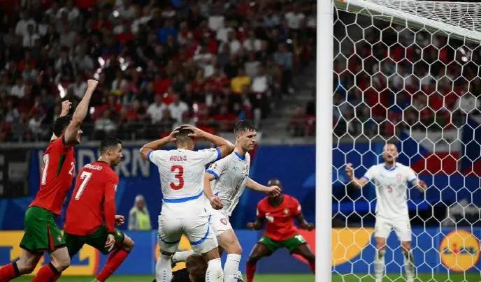 欧洲杯预选赛:乌克兰客场力挫葡萄牙,赢得关键胜利 欧洲杯预选赛:乌克兰客场力挫葡萄牙,赢得关键胜利